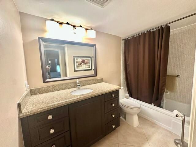 1049 Lincoln C, Boca Raton, FL 33434