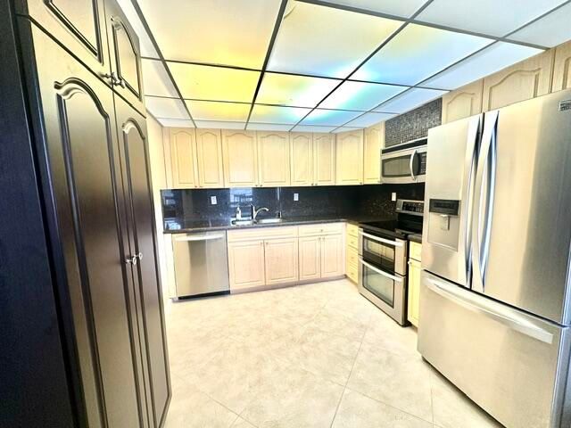 1049 Lincoln C, Boca Raton, FL 33434