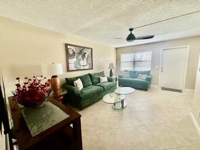 1049 Lincoln C, Boca Raton, FL 33434