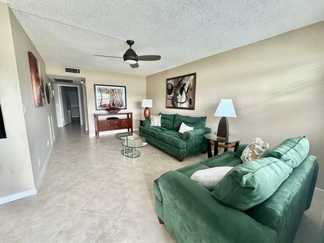 1049 Lincoln C, Boca Raton, FL 33434