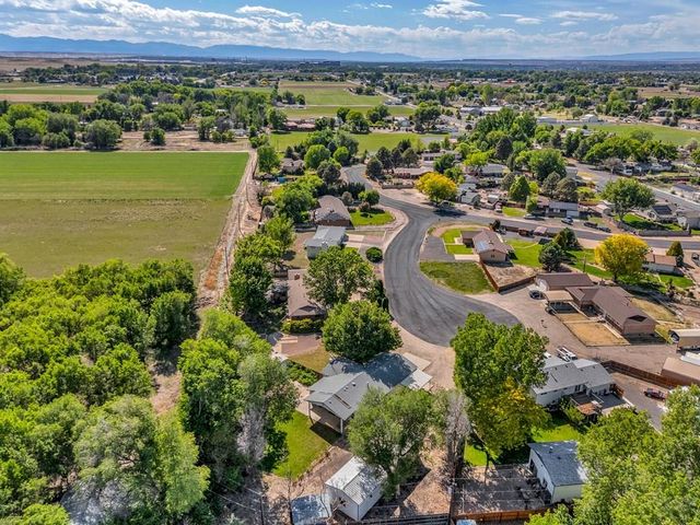 24860 Terry Ct, Pueblo, CO 81006