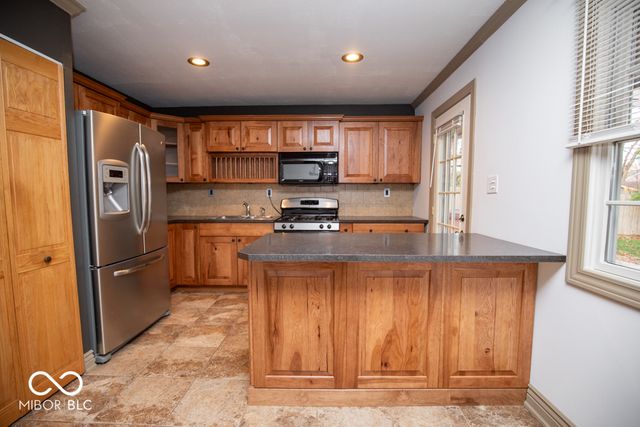 3015 Lucas Way, Columbus, IN 47203