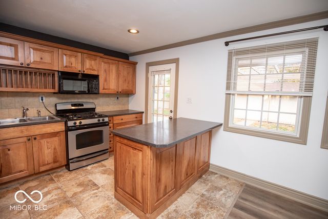 3015 Lucas Way, Columbus, IN 47203