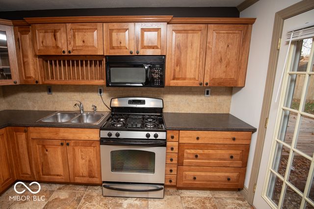 3015 Lucas Way, Columbus, IN 47203