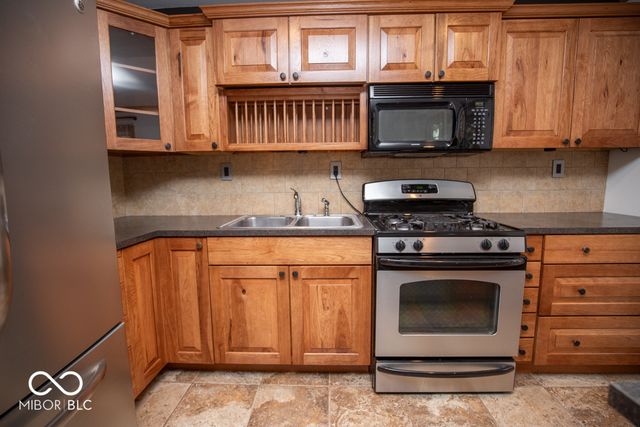 3015 Lucas Way, Columbus, IN 47203