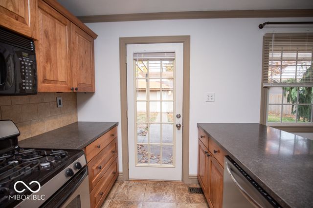 3015 Lucas Way, Columbus, IN 47203