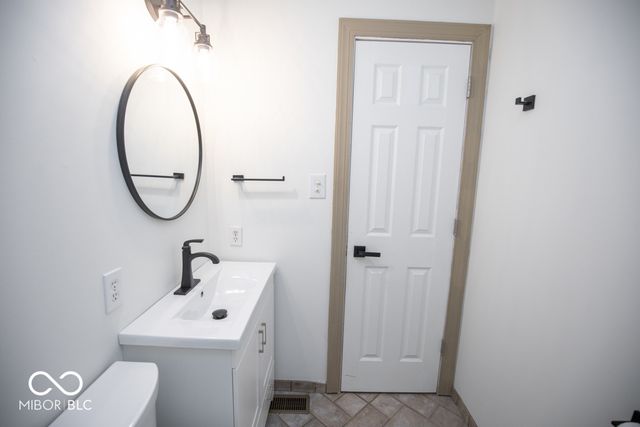 3015 Lucas Way, Columbus, IN 47203