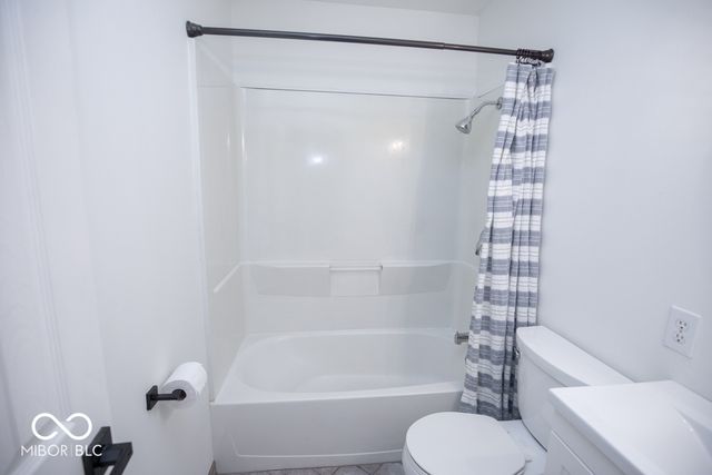 3015 Lucas Way, Columbus, IN 47203