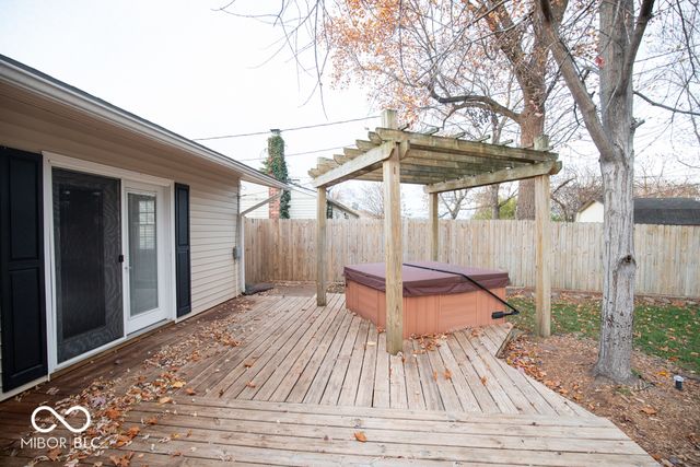 3015 Lucas Way, Columbus, IN 47203