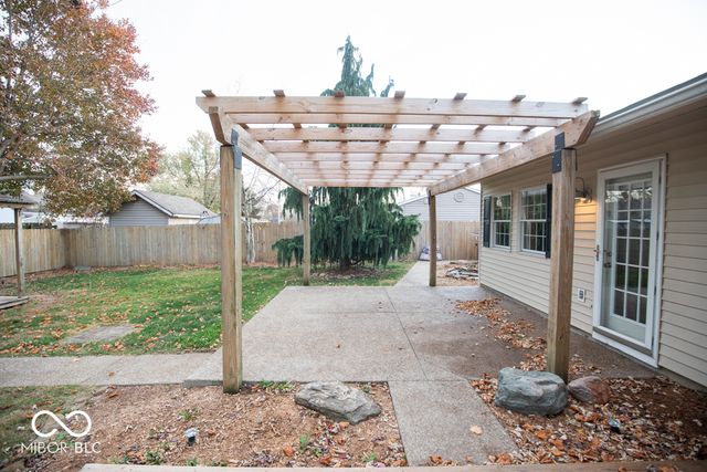 3015 Lucas Way, Columbus, IN 47203