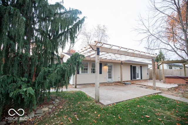 3015 Lucas Way, Columbus, IN 47203