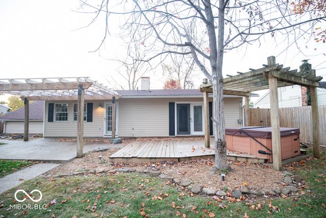 3015 Lucas Way, Columbus, IN 47203