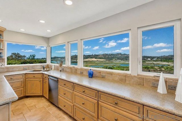 942 Santa Hidalga, Solana Beach, CA 92075