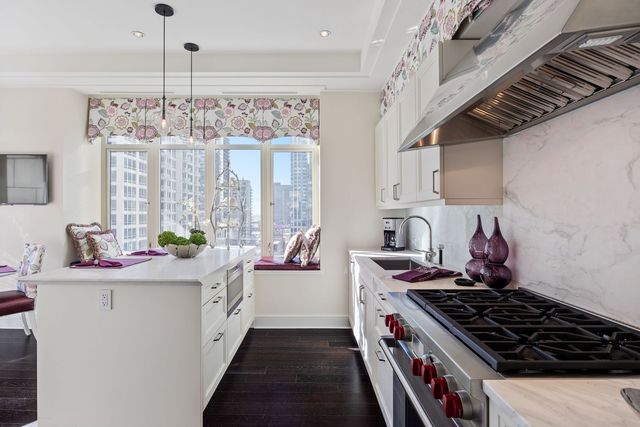 118 E Erie Street 18A, Chicago, IL 60611