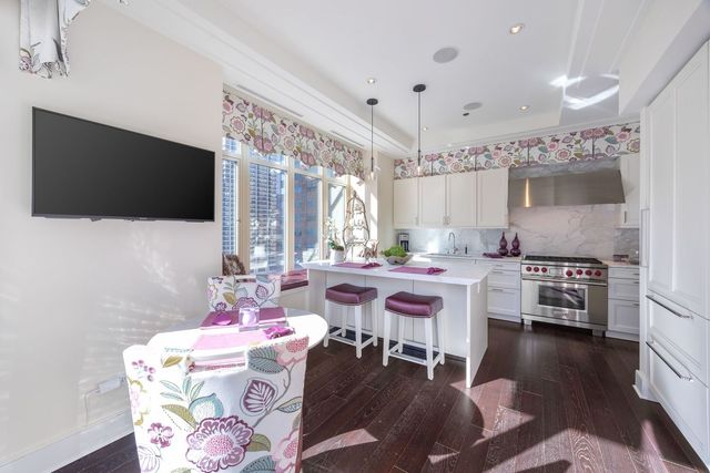 118 E Erie Street 18A, Chicago, IL 60611