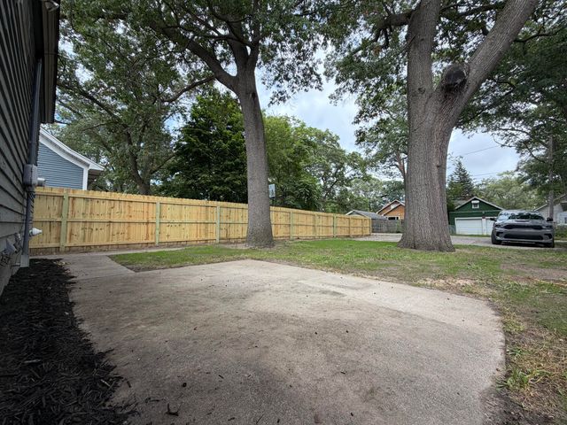 1782 Wood Street, Muskegon, MI 49442