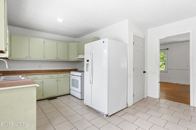 513 Smokey Drive, Loudon, TN 37774