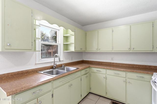 513 Smokey Drive, Loudon, TN 37774