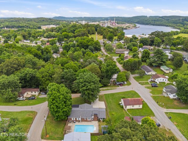 513 Smokey Drive, Loudon, TN 37774