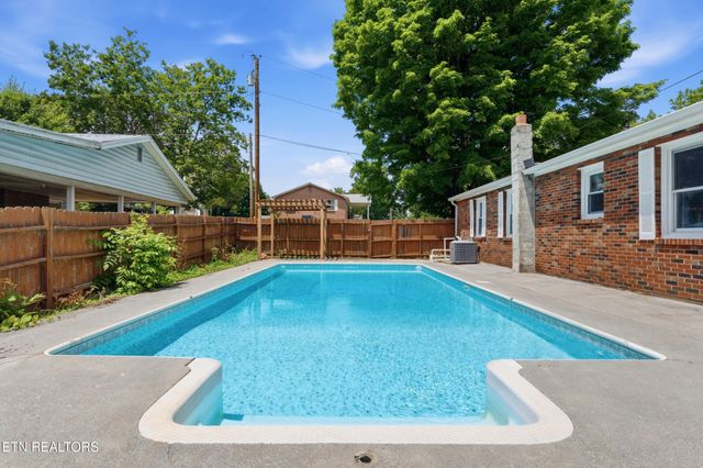 513 Smokey Drive, Loudon, TN 37774