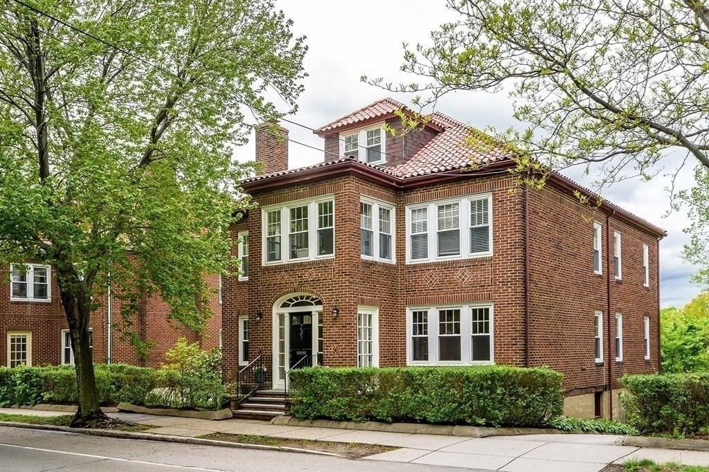 237 Winchester St 1, Brookline, MA 02446