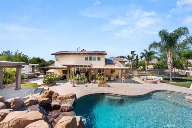 954 Thoroughbred, Norco, CA 92860