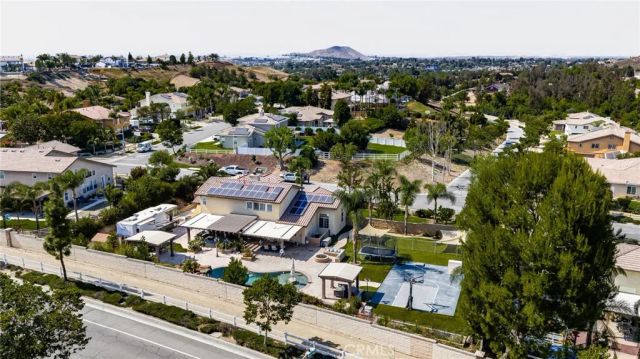 954 Thoroughbred, Norco, CA 92860