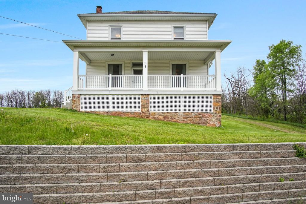 35 RED HILL RD, Newport, PA 17074