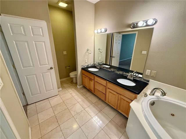 4214 N Meadow View Drive, Fayetteville, AR 72703