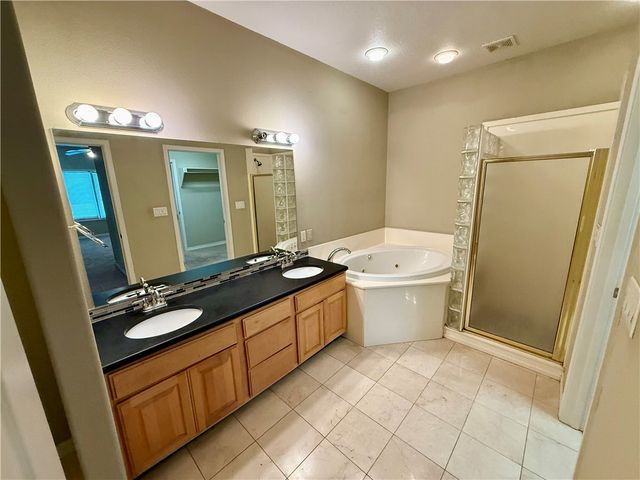 4214 N Meadow View Drive, Fayetteville, AR 72703