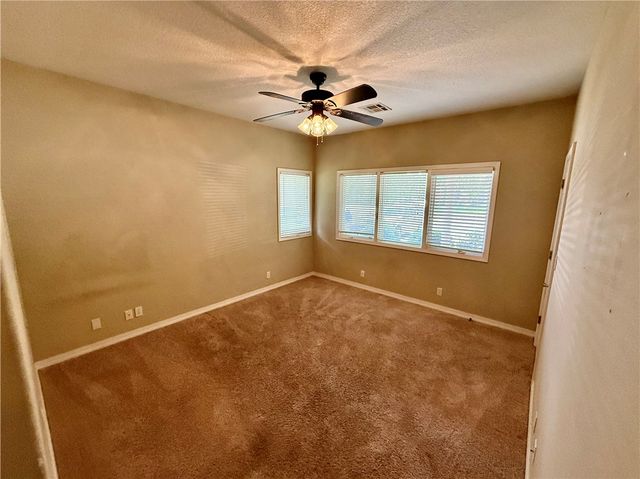 4214 N Meadow View Drive, Fayetteville, AR 72703