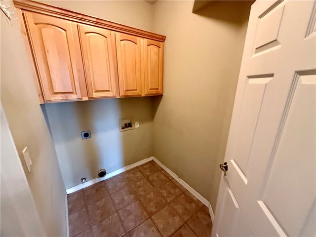 4214 N Meadow View Drive, Fayetteville, AR 72703