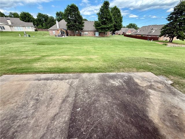 4214 N Meadow View Drive, Fayetteville, AR 72703