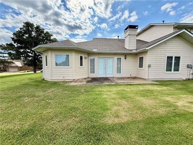 4214 N Meadow View Drive, Fayetteville, AR 72703