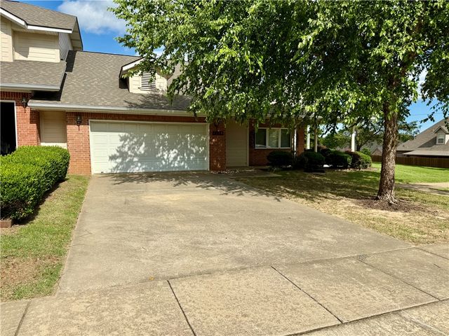 4214 N Meadow View Drive, Fayetteville, AR 72703
