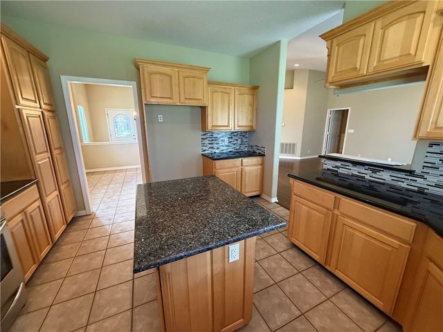4214 N Meadow View Drive, Fayetteville, AR 72703