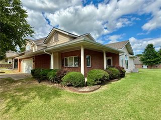 4214 N Meadow View Drive, Fayetteville, AR 72703