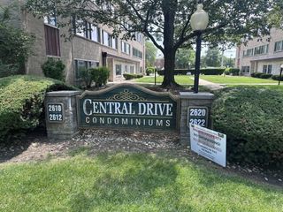 2612 Central Drive 1N, Flossmoor, IL 60422