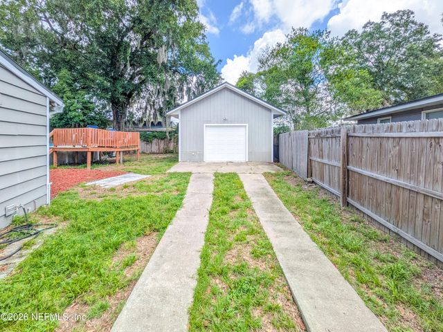 837 LEONIE Circle, Jacksonville, FL 32211
