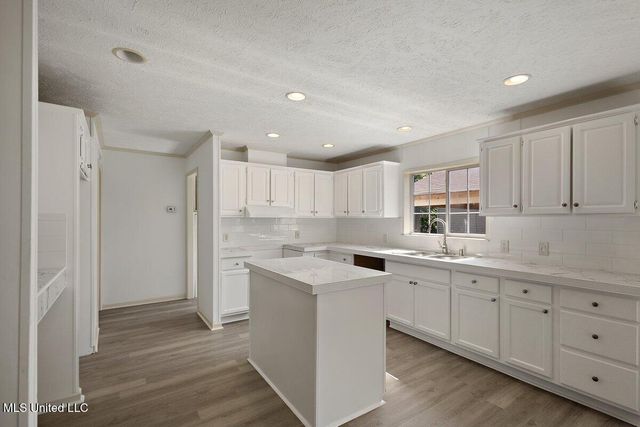 512 Ridgecrest Drive, Pearl, MS 39208