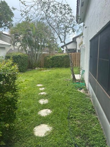 5901 Chester Ln, Davie, FL 33331