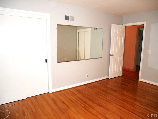 64 Merritt Place, New Hartford, NY 13413