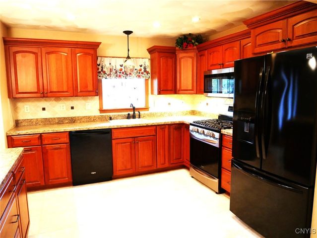 64 Merritt Place, New Hartford, NY 13413