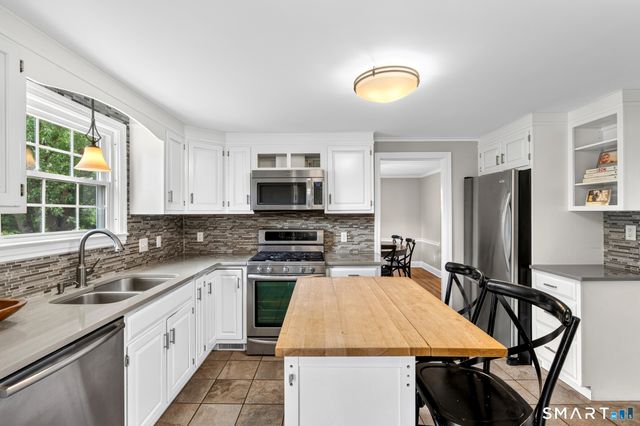 48 Wells Farm Drive, Wethersfield, CT 06109