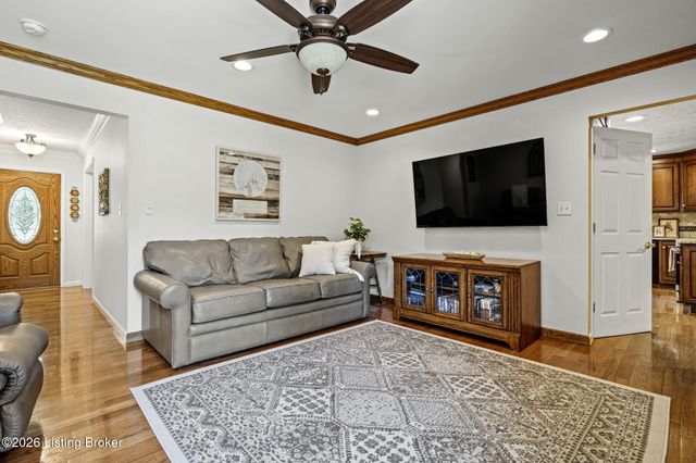 3718 Echo Valley Cir, La Grange, KY 40031