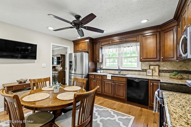 3718 Echo Valley Cir, La Grange, KY 40031