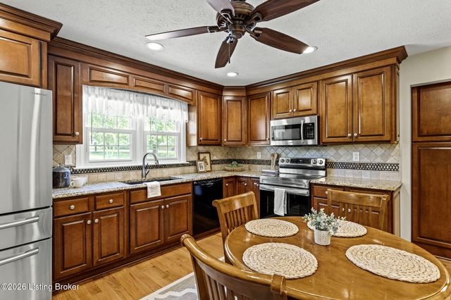 3718 Echo Valley Cir, La Grange, KY 40031