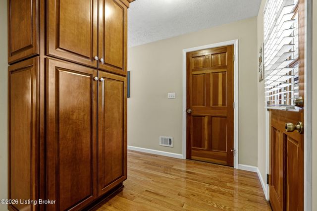 3718 Echo Valley Cir, La Grange, KY 40031