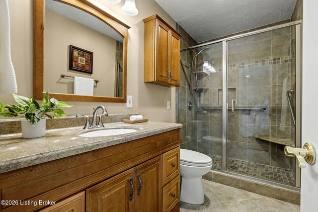 3718 Echo Valley Cir, La Grange, KY 40031