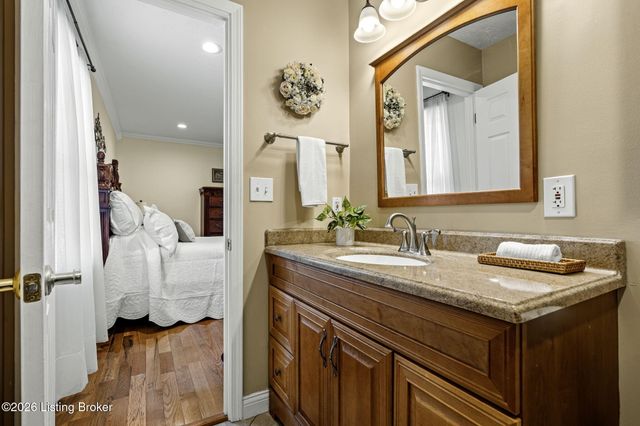 3718 Echo Valley Cir, La Grange, KY 40031
